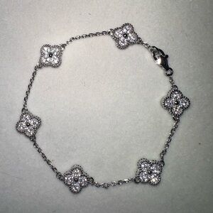Brand new flower bracelet